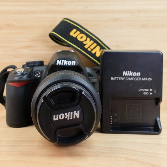 Nikon D3100 14.2MP DSLR Camera w/ AF-S Nikkor DX VR 18-55mm f/3.5-5.6G Lens - Picture 2 of 11